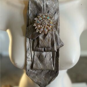 Gray Textured Necktie with Aurora Crystal Brooch